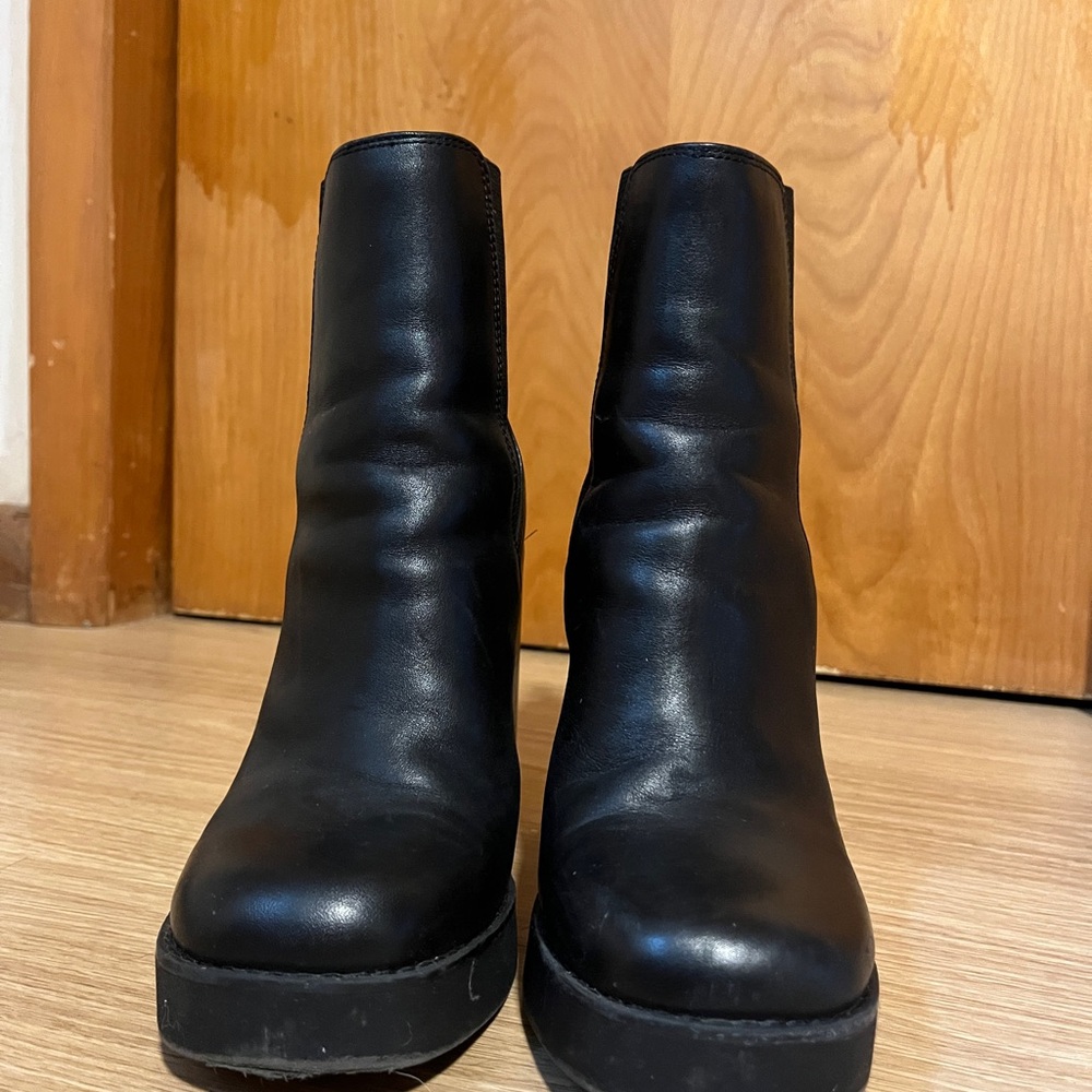 Women’s Steve Madden 4inch heel boot- black size 7.5